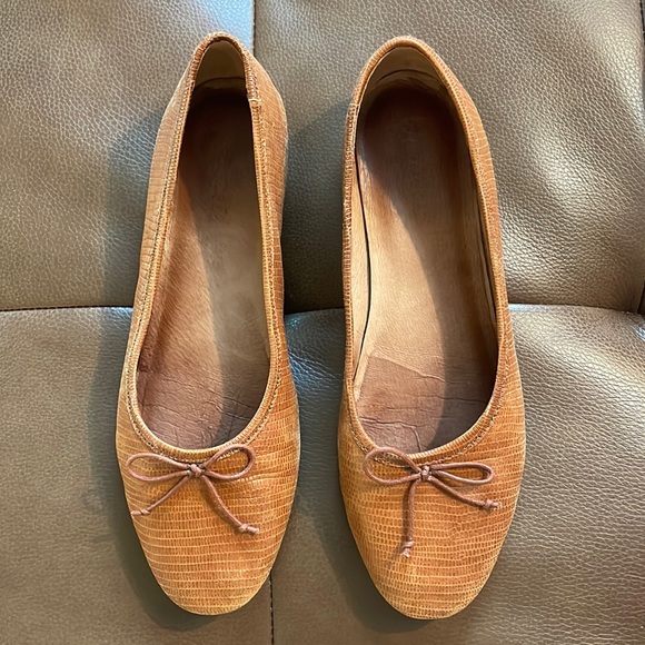 Madewell Shoes - Madewell Ballet Flats with Bow Detail. Women Size 9.